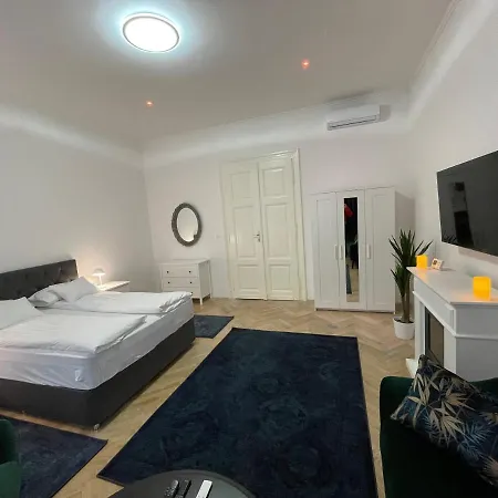 Fullmoon Luxury *